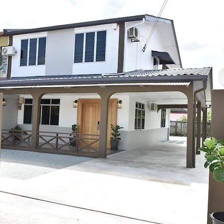Rain Tree Homestay Bintulu Exterior photo