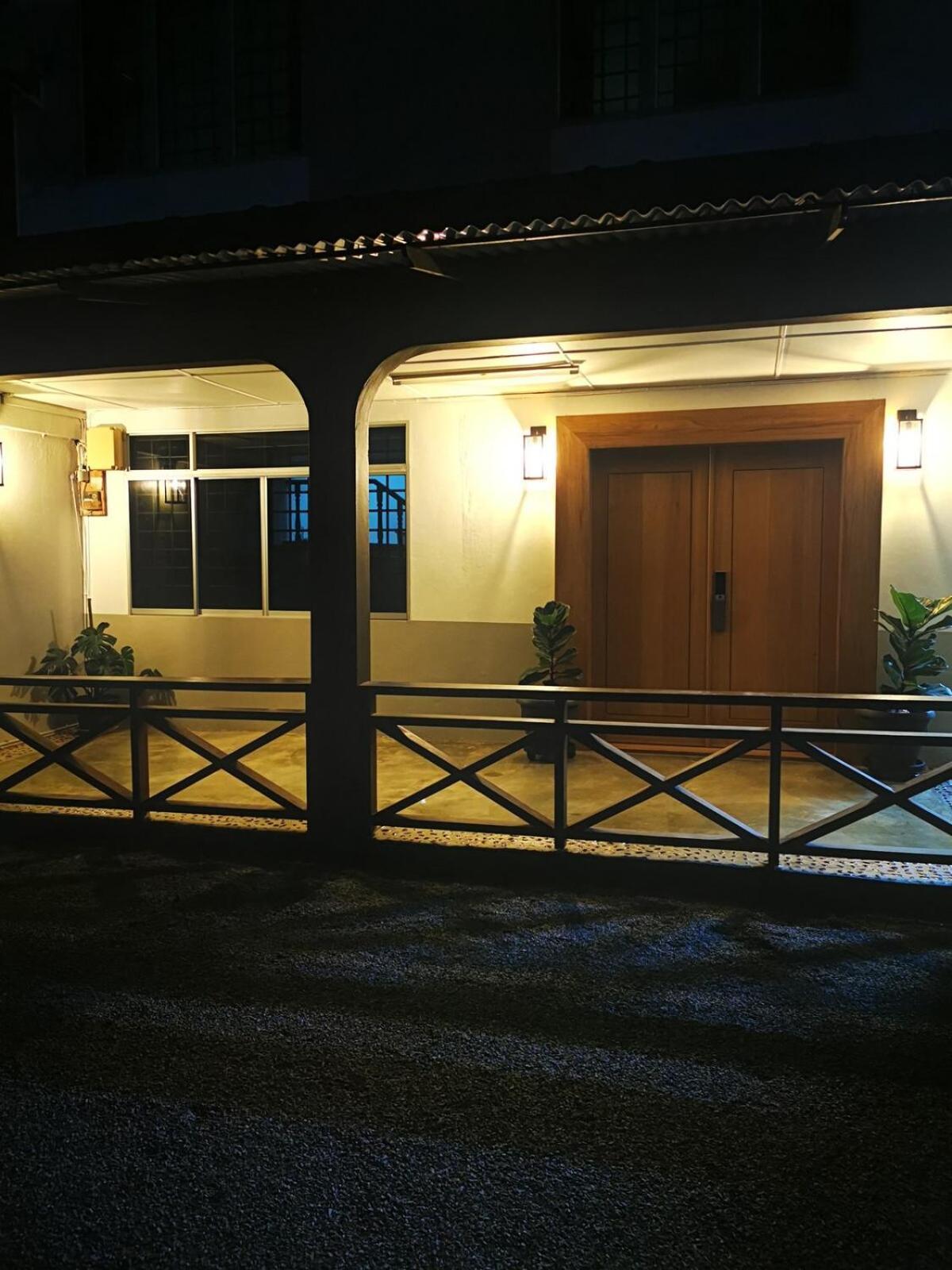 Rain Tree Homestay Bintulu Exterior photo